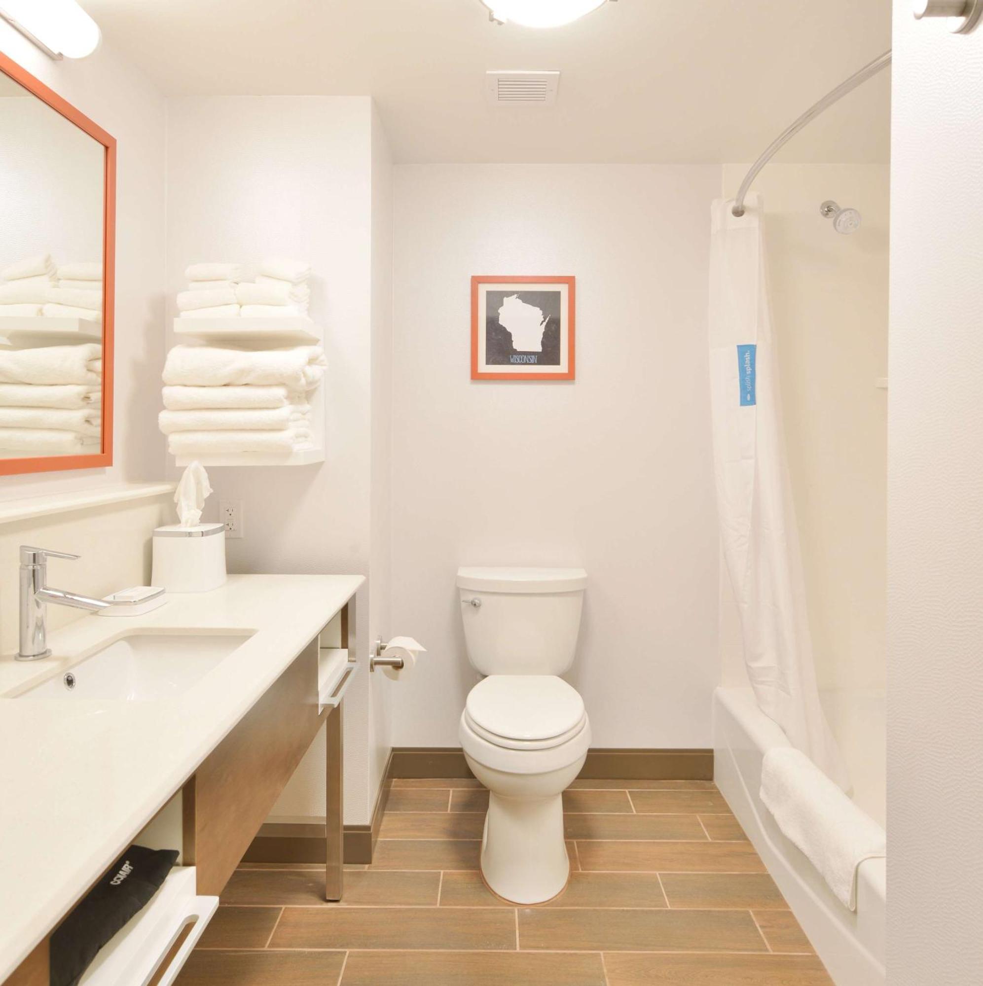 Hampton Inn&Suites Menomonie-UW Stout Extérieur photo
